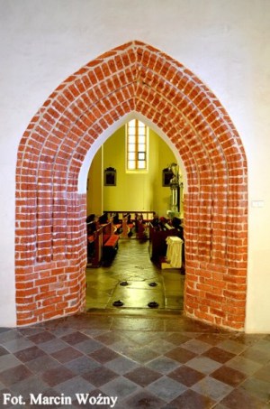 Gotycki portal w kaplicy św. Jana Nepomucena